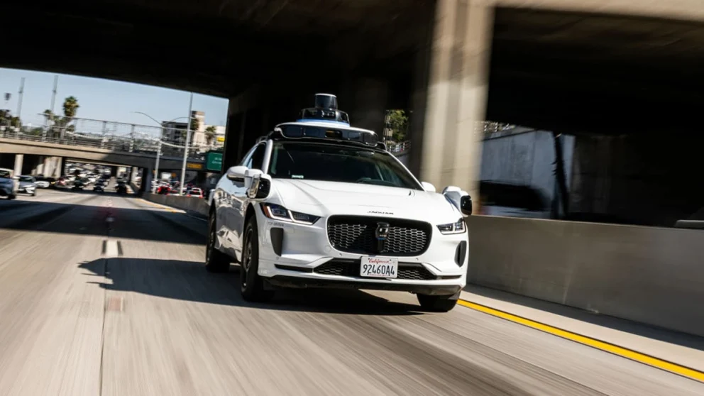 Waymo tilbakekaller nær 3800 robotbiler etter flomhendelse i Texas