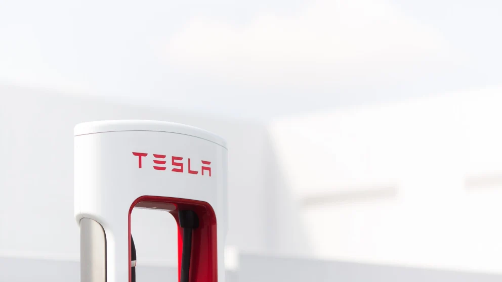 Tesla tester digital venteliste for Supercharger-stasjoner i USA
