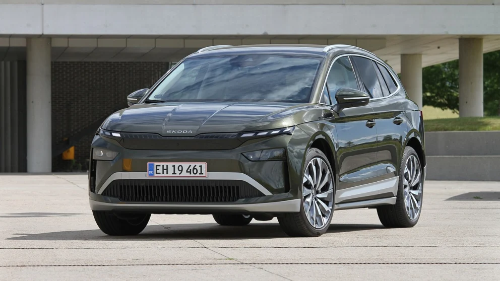 Skoda Enyaq endelig like gunstig som VW ID.4 på leasing – i Danmark