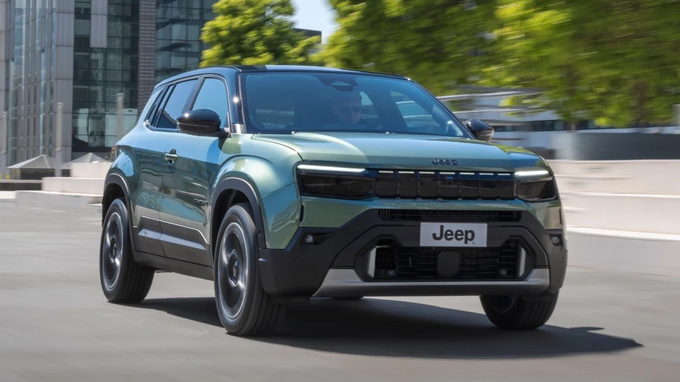 Jeep Avenger får lysende grill og bedre materialer