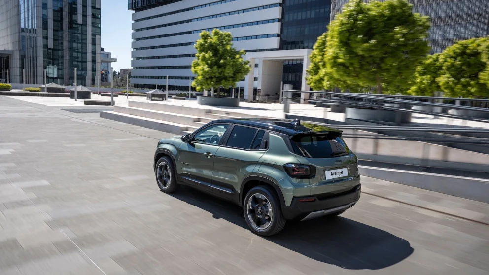 Jeep Avenger får lysende grill og bedre materialer