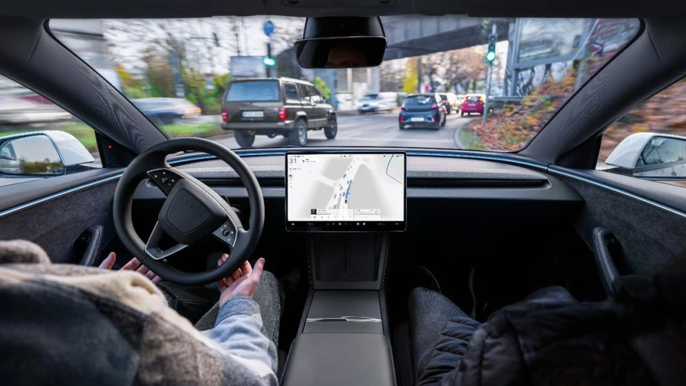 Tesla får teste FSD i svensk bytrafikk