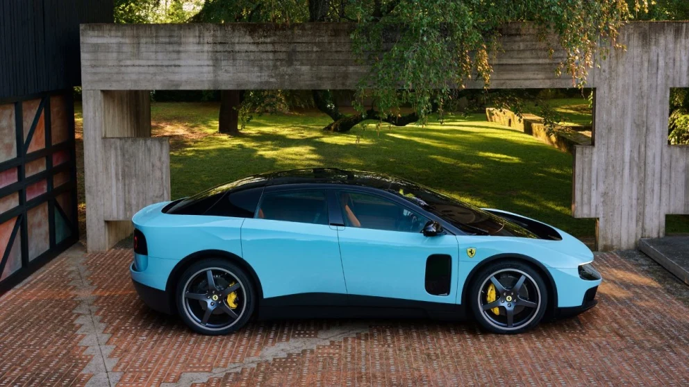 Ferrari Luce avduket: Italienernes første elbil har fem seter og 1130 hestekrefter