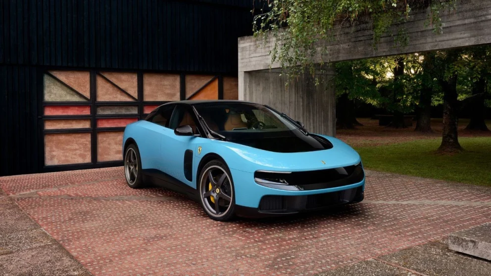 Ferrari Luce avduket: Italienernes første elbil har fem seter og 1130 hestekrefter