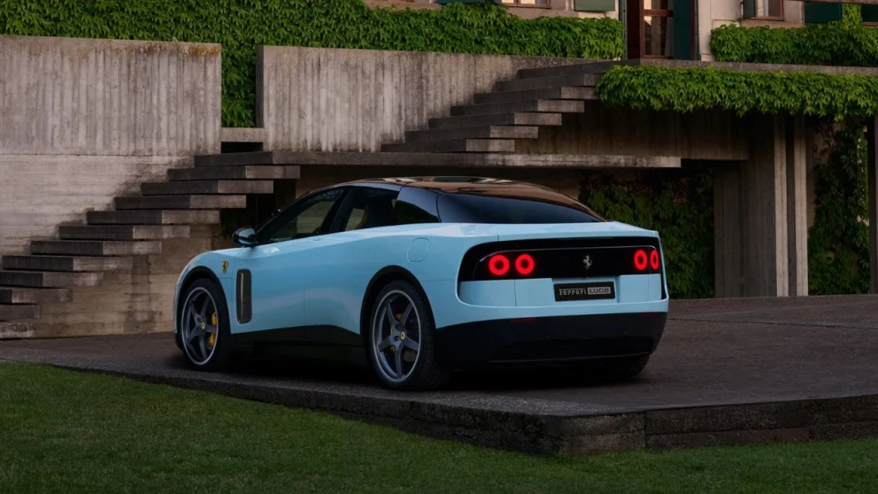 Ferrari Luce avduket: Italienernes første elbil har fem seter og 1130 hestekrefter