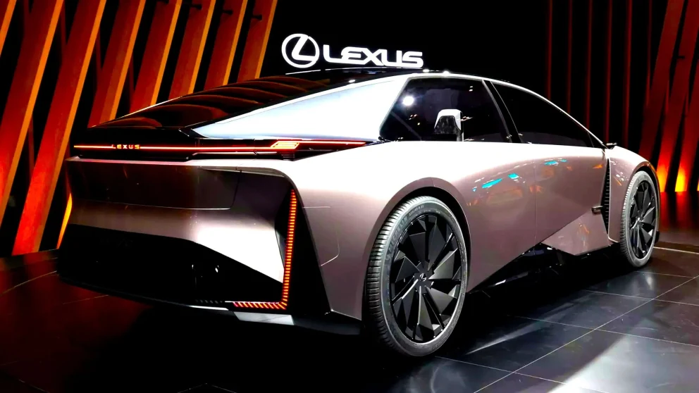 Toyota skroter elektrisk Lexus-sedan – teknologien kan dukke opp i SUV