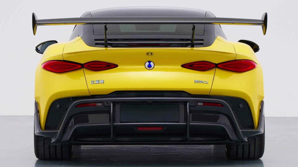 Denza Z lover 1 582 hestekrefter og 350 km/t toppfart