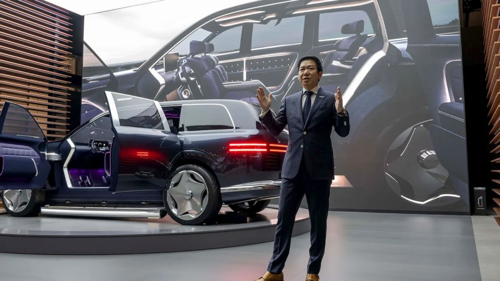Sang-Yeop Lee, visepresident for Hyundai Genesis Global Design, forklarer Neolun Concept på Busan Mobility Show 2024 (Kilde: Hyundai Motor Group)