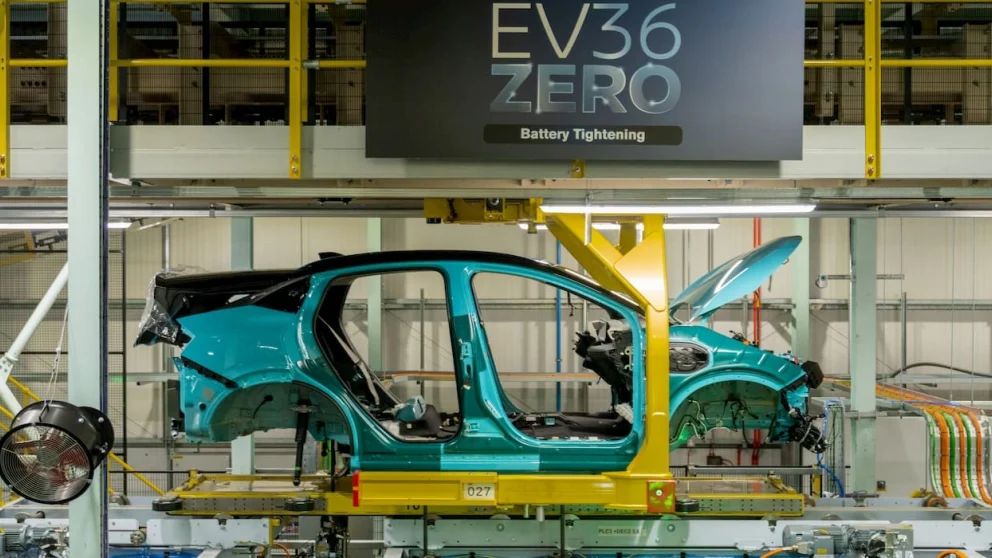 Nissan starter produksjon av den nye LEAF elbilen ved fabrikken i Sunderland, Storbritannia (Kilde: Nissan)