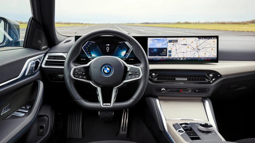 BMW ber i3- og i4-eiere ignorere batteriadvarsel: Ingenting er galt