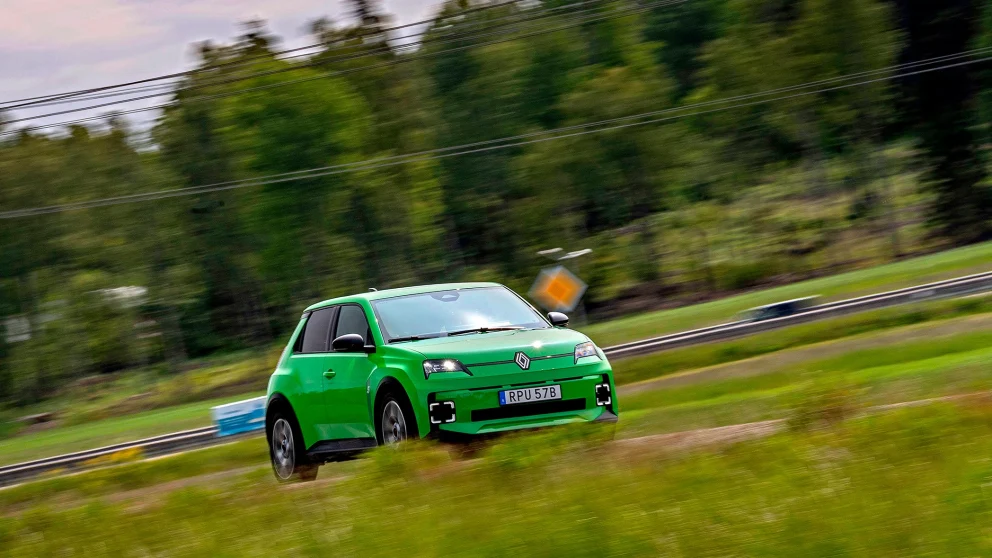 Renault 4 og 5 får kraftigere motor, lengre rekkevidde og ny batteriteknologi