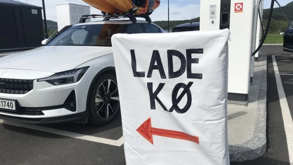 Langt flere elbiler, men ikke mer ladekø: Ventetiden blir faktisk kortere