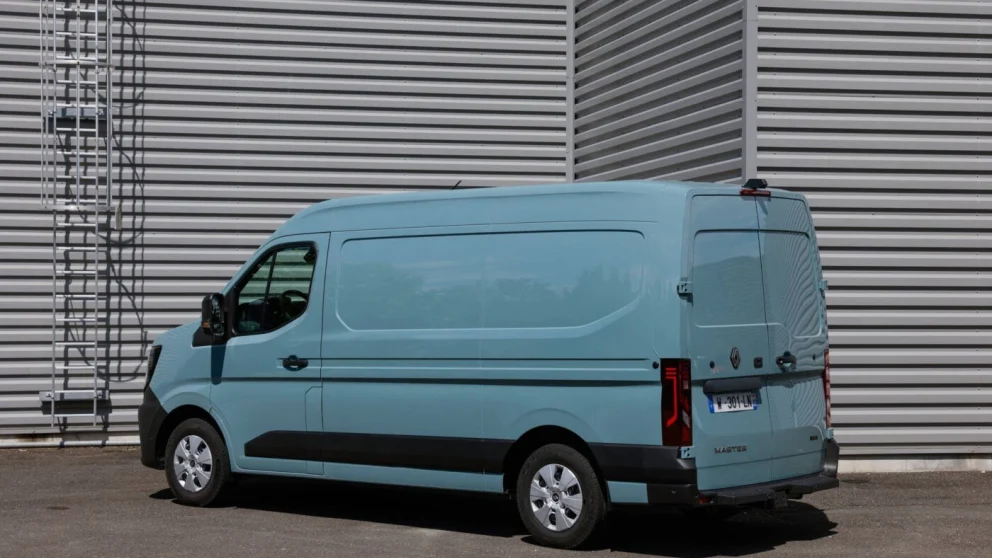 Renault oppgraderer Master E-Tech: ny batterikjemi, V2G-støtte og flere varianter