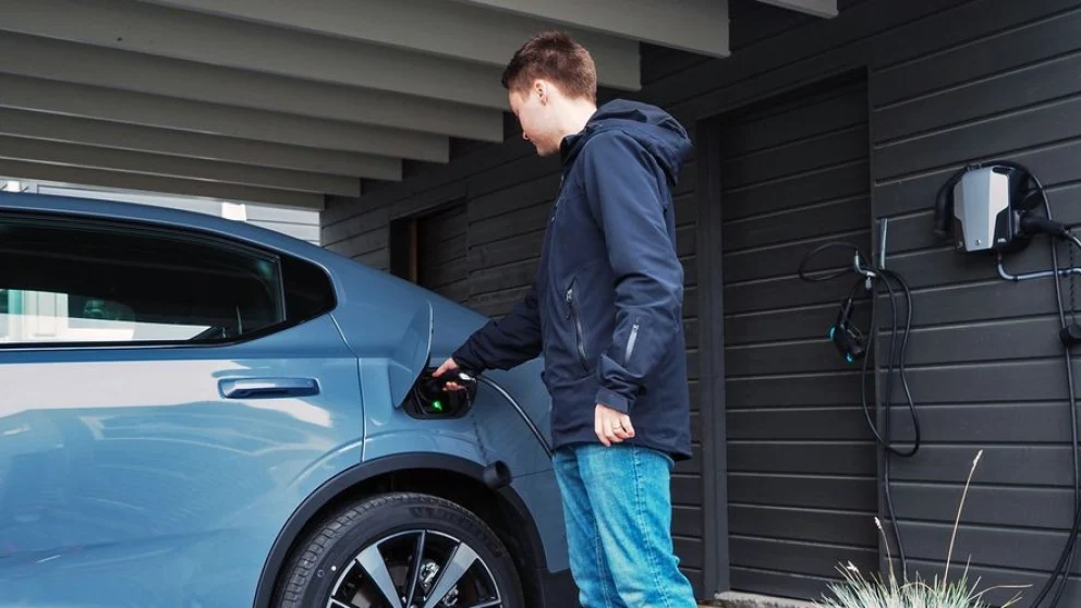Ferieparkert elbil: Fremdriftsbatteriet er ikke problemet – men dette bør du sjekke