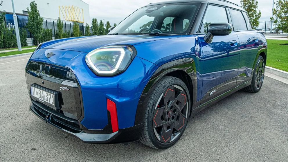 Mini Aceman JCW e testet: Rask og morsom – men hard fjæring og begrenset rekkevidde gir grunn til å tenke seg om