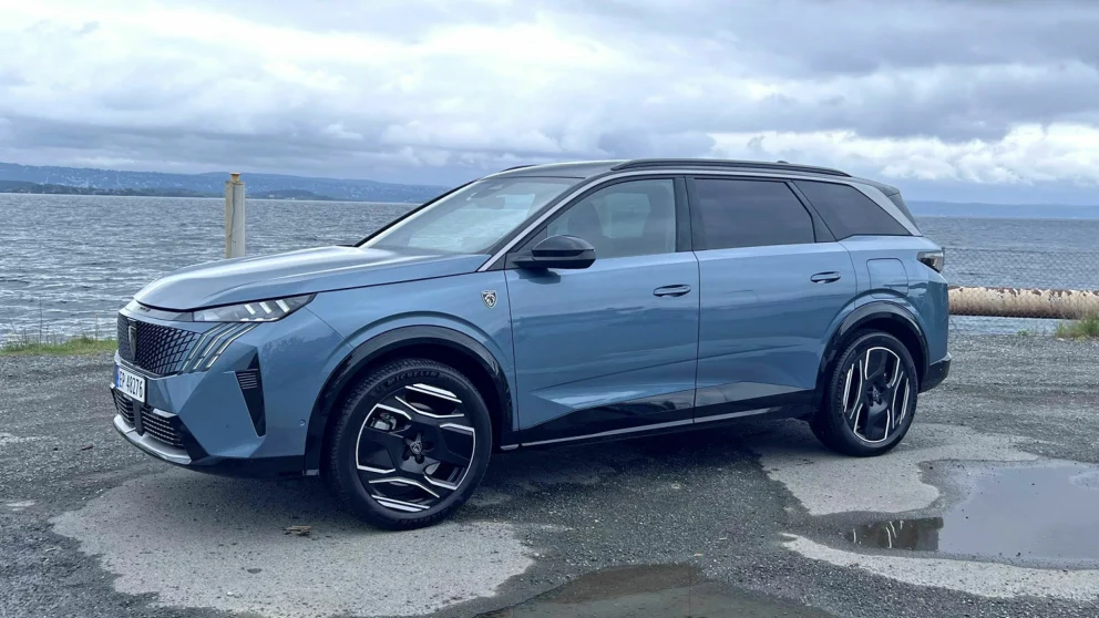 PRISGUNSTIG: Peugeot har kuttet prisen betydelig siden E-5008 ble lansert med sju seter og 4x4.
         Foto: Broom