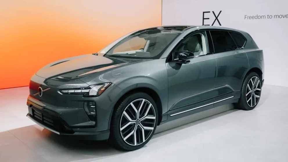 Volvo EX60 har blitt en suksess for Volvo. Nå skal strategien gå mot å bli et ledende elbilmerke. Etter sommeren lover Volvo å vise frem to nye spennende modeller.. Kilde: carup.se