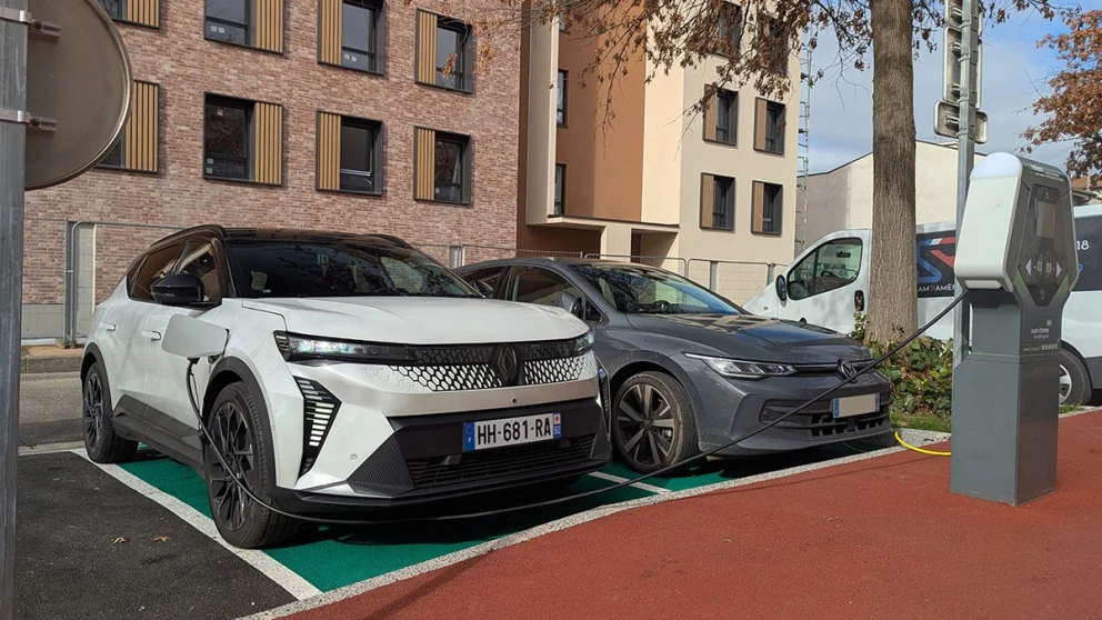 Elbilsalget i Europa eksploderer: Hver femte nye bil er nå elektrisk