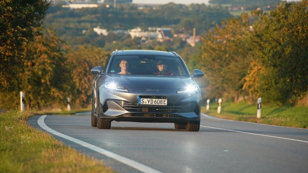 BYD og Tesla deler europatronen: begge på 2,4 prosent etter første halvår