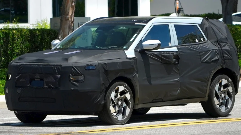 Tredjegenераsjons Hyundai Kona spottet under testing i USA (Kilde: KindelAuto)