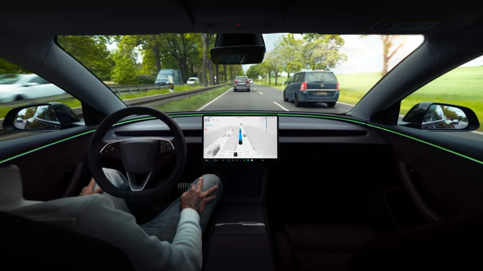 Teslas autonome kjøresystem FSD i aksjon på åpen vei. © Tesla. Kilde: automobile-propre.com