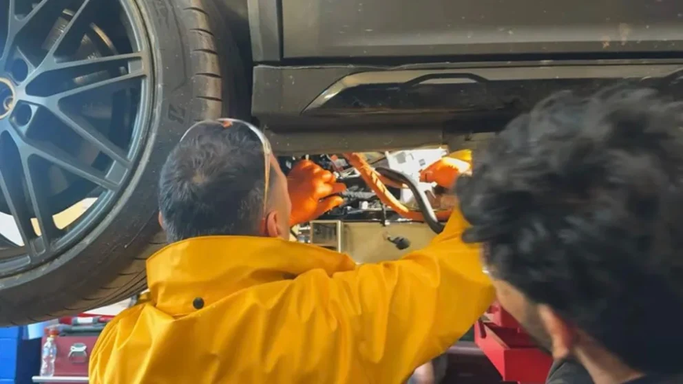 Porsche-verksted krevde 650 000 kroner for å fikse elbil etter mindre ulykke