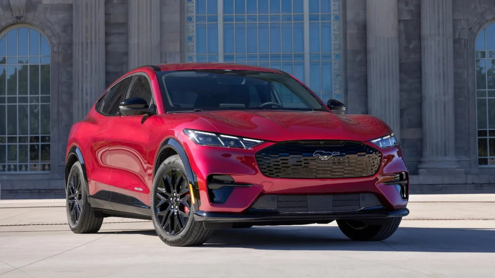 Ford tilbakekaller 86 000 Mustang Mach-E: limet på karosserilister kan svikte