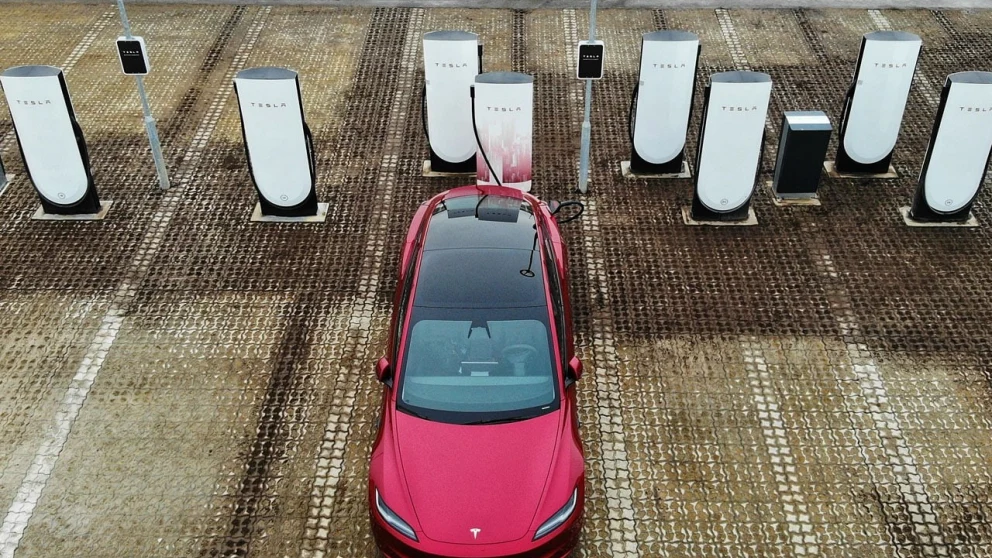 Tesla oppgraderer Supercharger til 500 kW – men det er konkurrentenes biler som vinner
