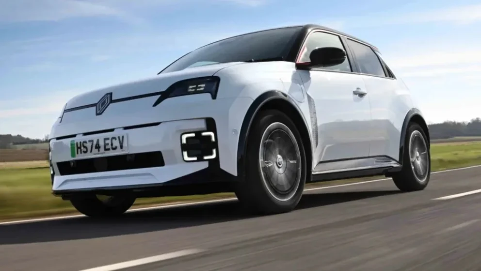 Billigere Renault 5 med LFP-batteri ser ut til å nærme seg