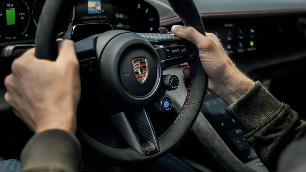 Porsche Taycan simulerer girskift — uten at ytelsene endrer seg