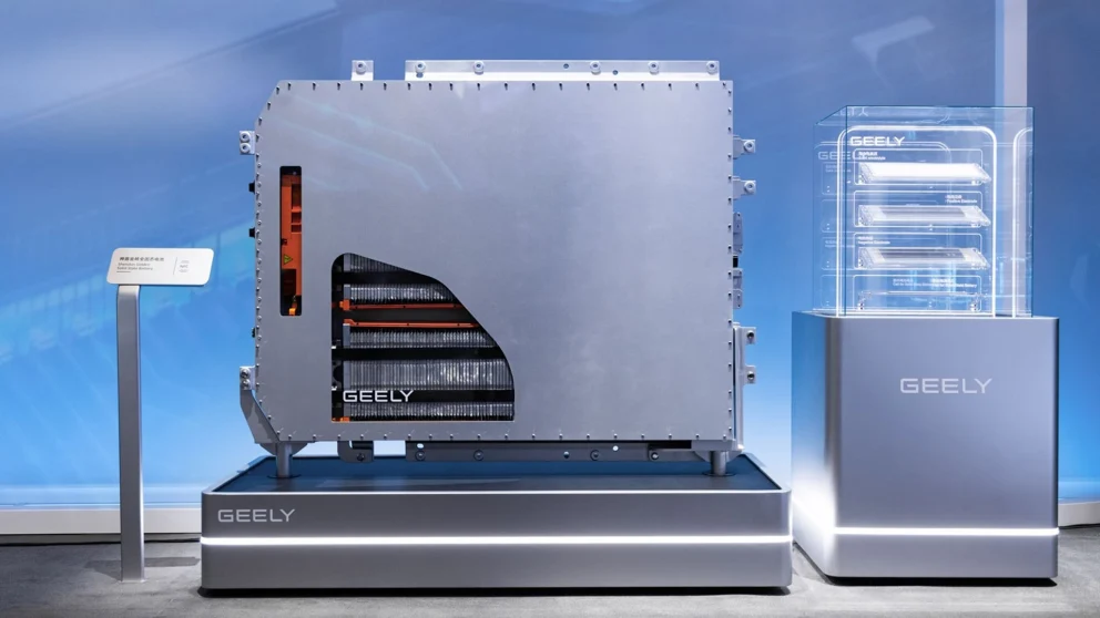 Geely sikter mot pilotdrift av faststoffbatterier i 2027