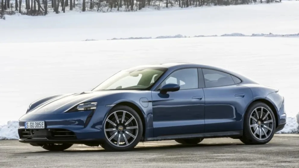 Porsche Taycan fikk en sterk start etter lanseringen i 2019. I den senere tid har imidlertid etterspørselen falt kraftig, først og fremst på grunn av sviktende salg i Kina.. Kilde: carup.se