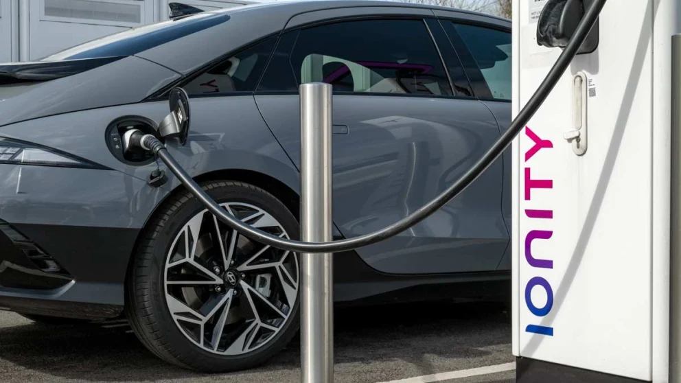 ADAC-test: Hurtiglading taper 5–15 prosent av energien