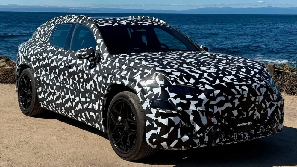 Den nye elektriske Mercedes-AMG GT SUV overrasker innvendig, slik er interiøret i den nye rivalen til superbilene. Kilde: motor.es