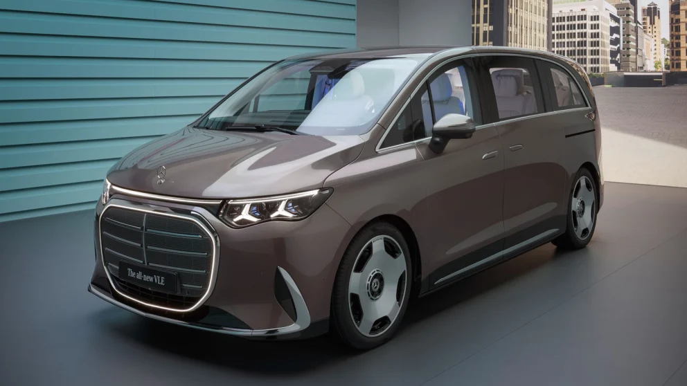 Mercedes lanserer luksus-MPV i Storbritannia – VLE lover dobbelt så lang rekkevidde som EQV