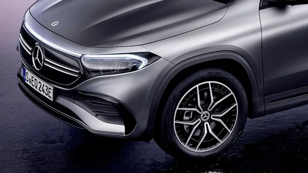 Hennes Mercedes EQA hadde forbud mot å sove i garasjen på grunn av brannfare, og en domstol har nettopp sendt regningen til merket. Kilde: motor.es