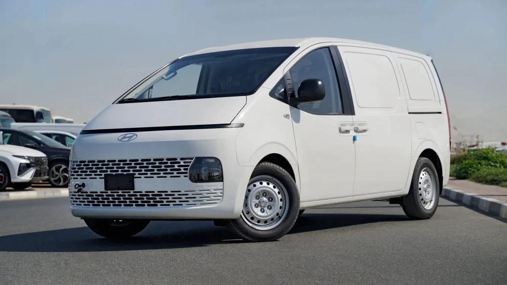 Elektrisk Staria Cargo får 800-volt og lader fra 10 til 80 prosent på rundt 20 minutter