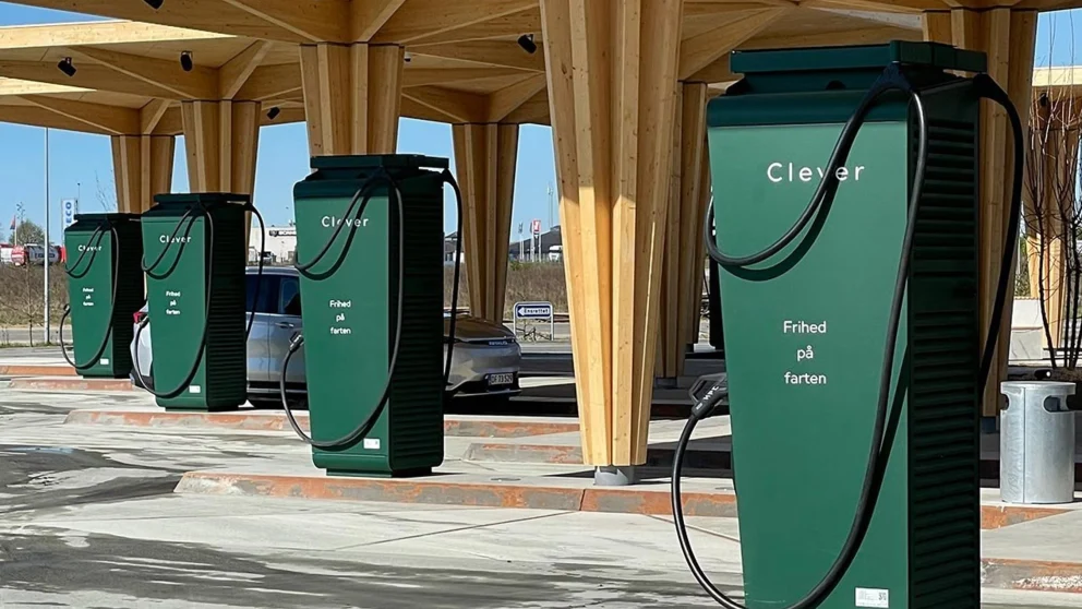 E.ON og Clever deler opp skandinavisk ladenettverk etter åtte år