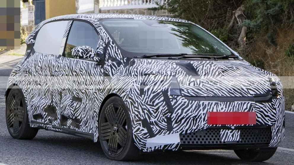 Nissan får sin egen Renault Twingo, første spionbilder av den elektriske Wave som kommer i 2027 for under 20 000 €. Kilde: motor.es
