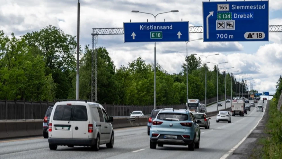 Fire av ti bompasseringer skjer nå med elbil