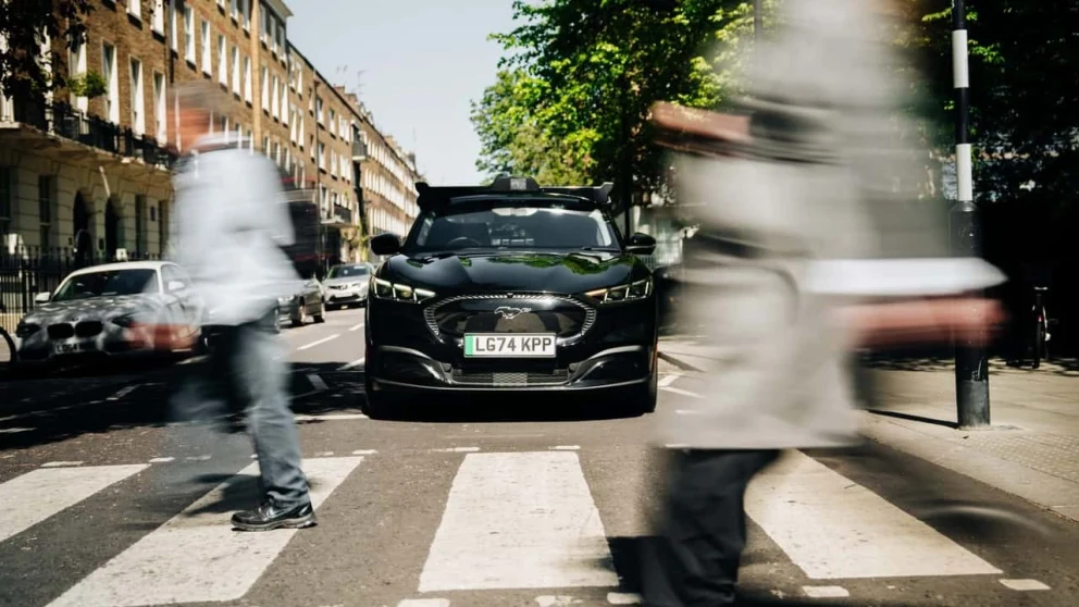 Uber og Wayve åpner Storbritannias første autonome bestillingstjeneste i London