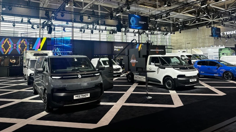 Renault viser elektrisk Trafic med 800-voltsystem og 470 km rekkevidde