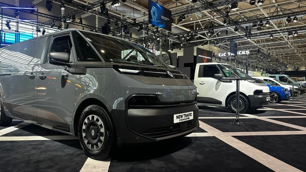 Renault viser elektrisk Trafic med 800-voltsystem og 470 km rekkevidde