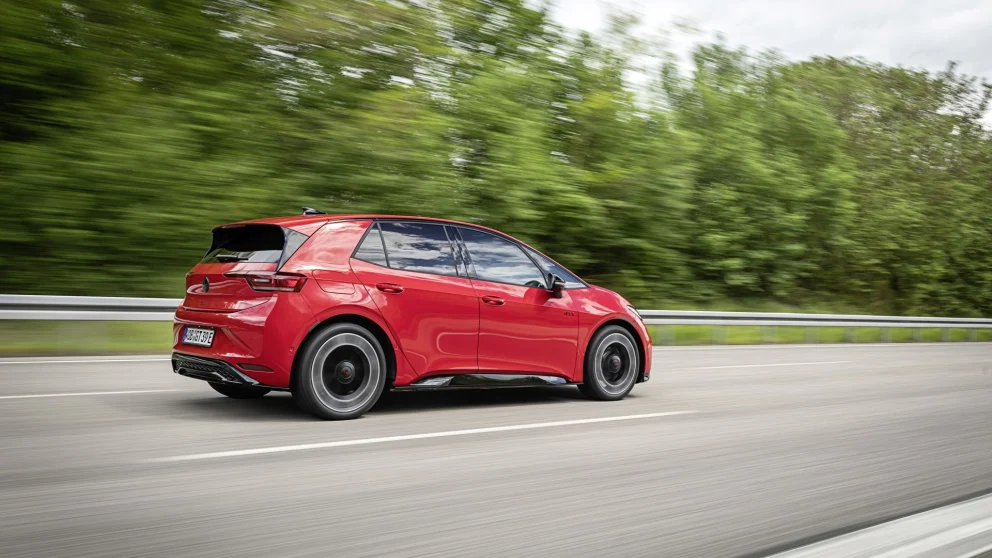 VW ID.3 GTI med 240 kW og bakhjulsdrift er offisielt lansert