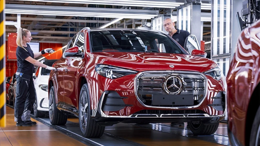 Mercedes ruller elektrisk GLA av båndet i Rastatt