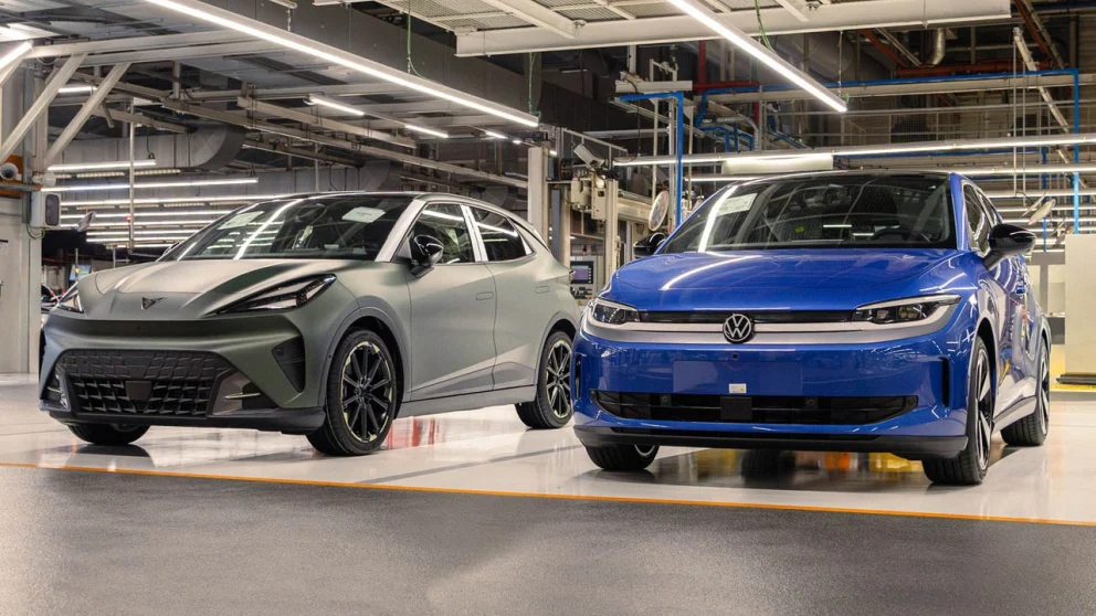 VW-konsernens kompakte elbiler som Cupra Raval og ID Polo har fått langt flere bestillinger enn VW hadde forventet. De er med på å skape en elbil-boom i Europa.. Kilde: hvilkenbil.dk