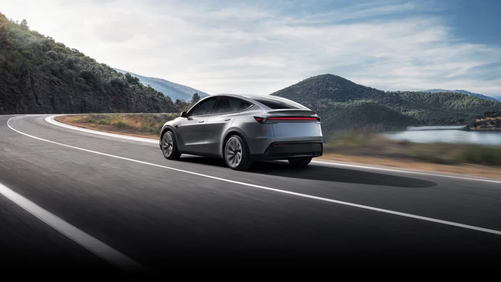 Tsjekkia godkjenner Tesla FSD – etter måneder med faglig vurdering