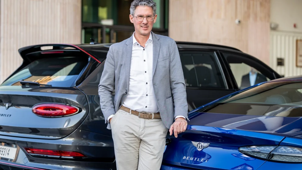 Bentley skroter gammel elbilfrist for mer fleksibel plan
