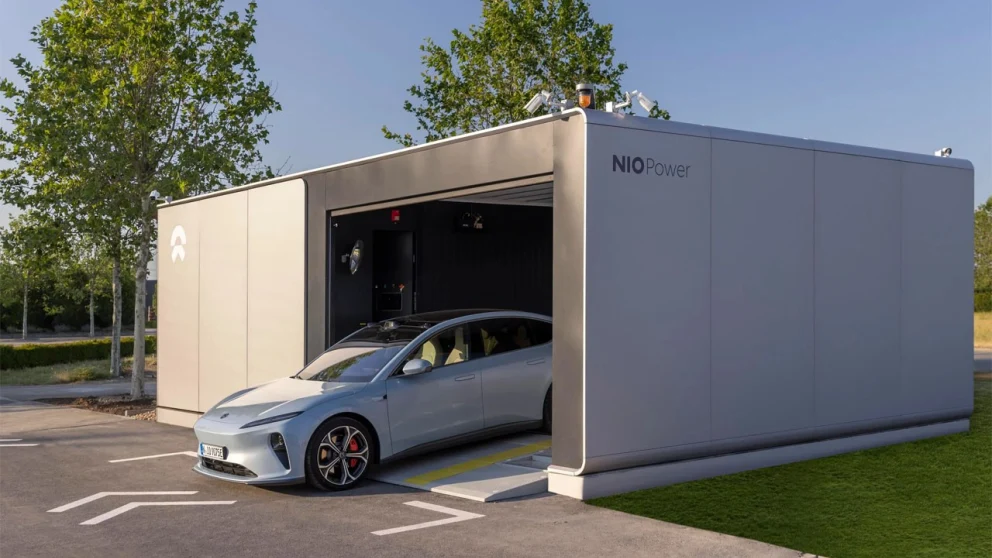 CATL åpner første batteribyttestasjon i Europa i Paris – men vanlige bilister får ikke byttet batteri der