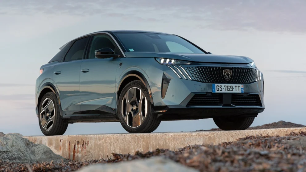 Stellantis stanser elbilproduksjon i Frankrike etter batterimangel